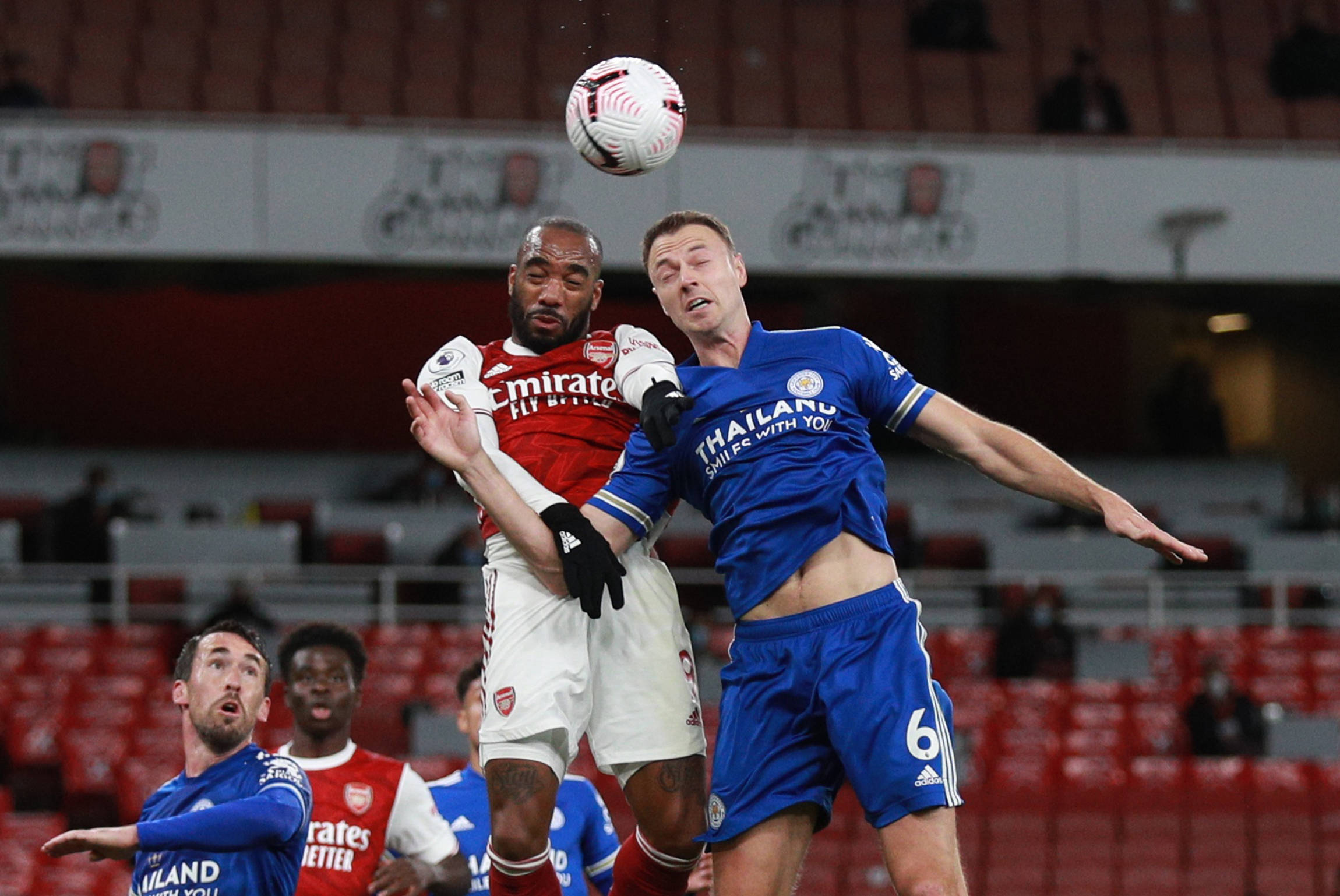 于股掌之间 于股掌之间